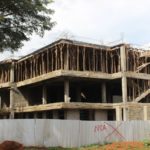 Kenianische Betonbauten verbrauchen massenhaft Holz für die Decken/Böden